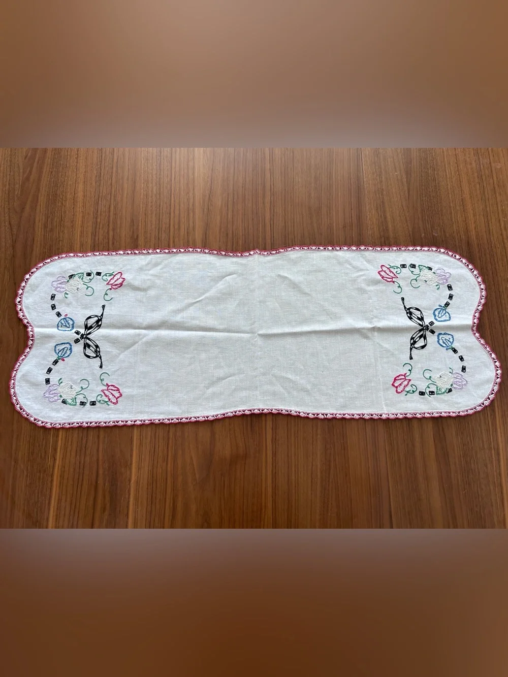 Vintage Embroidered Dresser Scarf Table Runner Flower Butterfly Bow Lace 34x12.5